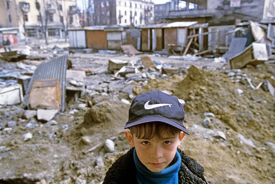 2000 года жители. Мирные жители в Грозном 1995.