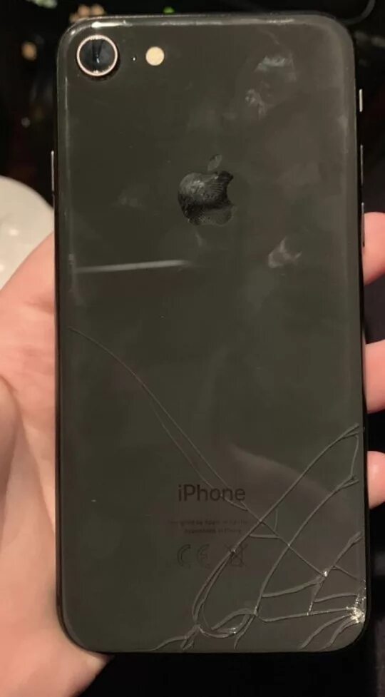 Трещины на крышке. Iphone 8 черный.