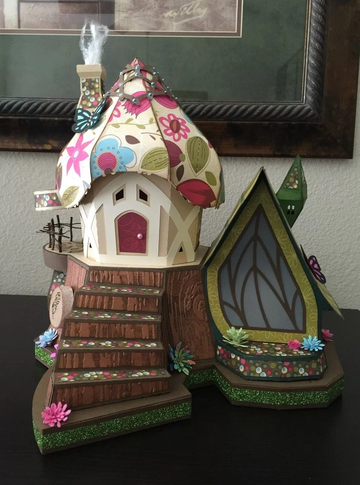 сказочный домик из бумаги и картона. сказочный домик из бумаги и картона. сказочный домик из бумаги. картонный домик декоративный. домик из картона.