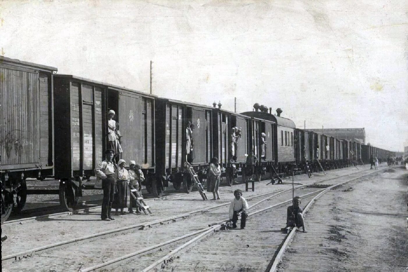 Энгельс столица немцев Поволжья. Станция вагона в 1926г. Железнодорожный вокзал Покровск. 1926 Железная дорога.