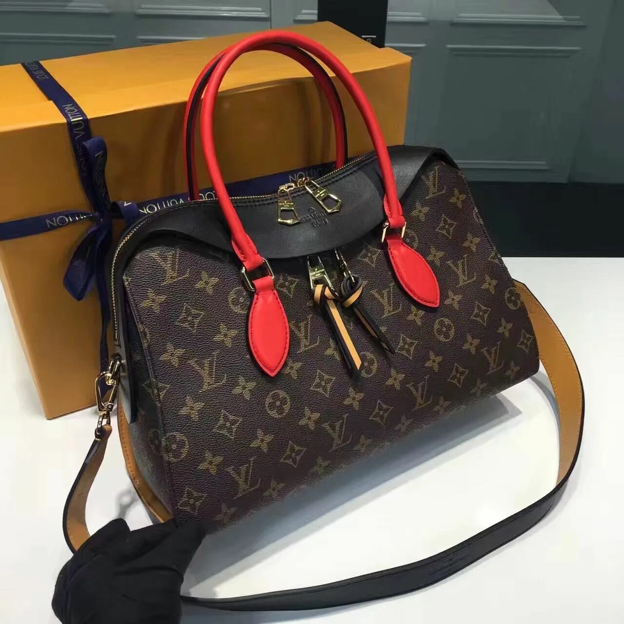 Оригинал сумки витон. Сумка Louis Vuitton Tuileries Monogram. Сумки женские Луи вуитон. Сумка тоут Луи Виттон. Сумки Луи Виттон оригиналы.