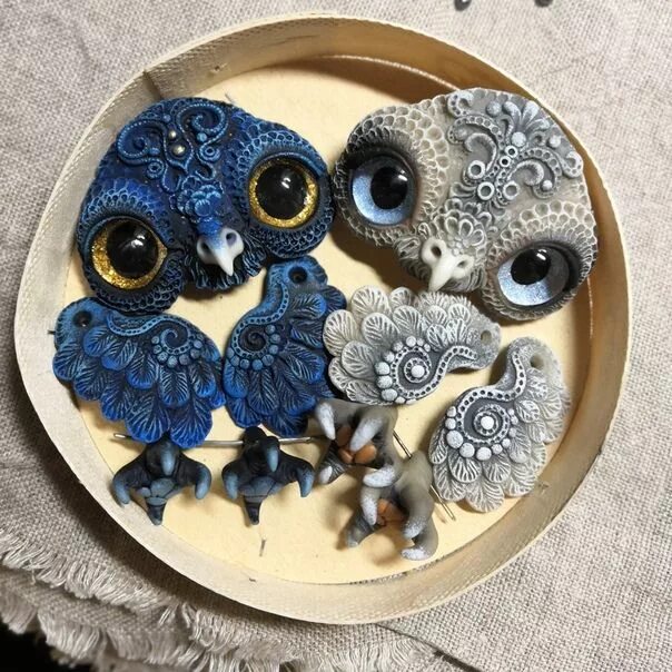 Смешанная техника игрушки мех глина. Авторские игрушки Екатерины Гурской. Сова из глины. Совушка из глины. Игрушка в смешанной технике полимерная глина.