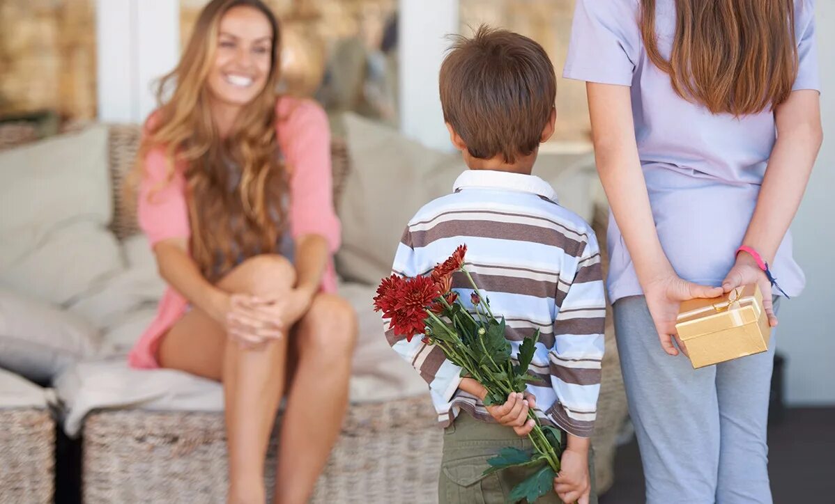 с днем мамы. бригадный подряд не дарите мамы сыновьям гитары.