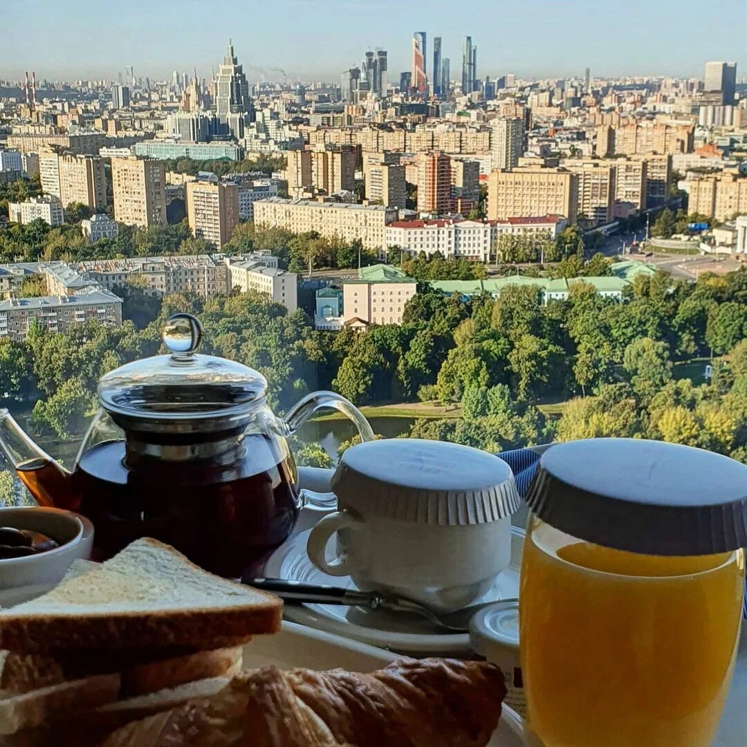 Доброе утро москва. Доброе утро из Москвы. Утро кофе Москва Сити. Доброе утро Москва-Сити кофе.