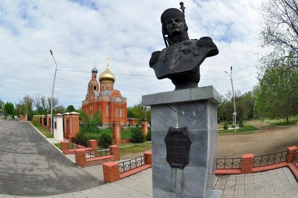 Каменск шахтинский вешенская. Каменск-шахтинский вывеска. Река северский донец каменск шахтинский. Тихий дон станица вешенская. Каменск шахтинский вешенская.