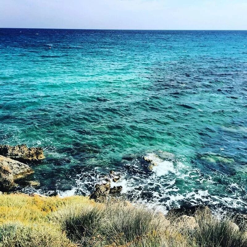 Лето море. С бархатным сезоном открытки. Море в сентябре. Яркое солнце на море. Море в сентябре.