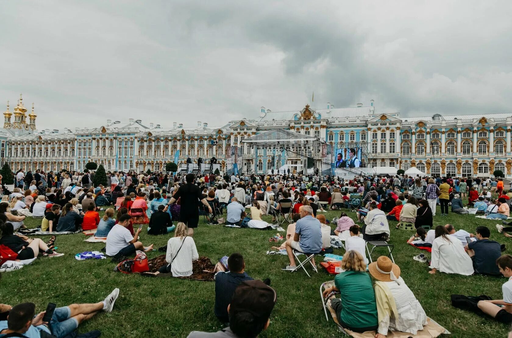 Парадный плац екатерининского. Плац екатерининского дворца в царском селе. Александровский парк санкт-петербург. Парадный плац екатерининского дворца в царском селе. Парадный плац екатерининского дворца в царском селе фото.