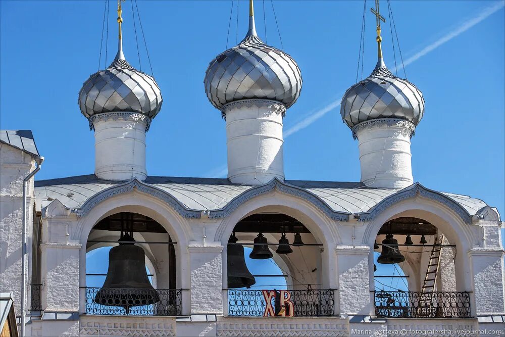 Церковь богоявления с запсковья псков звонница. В каком городе находится знаменитая звонница. Ростов великий звонница колокола. Ростов великий звонница успенского собора. Звонница успенского собора ростов.