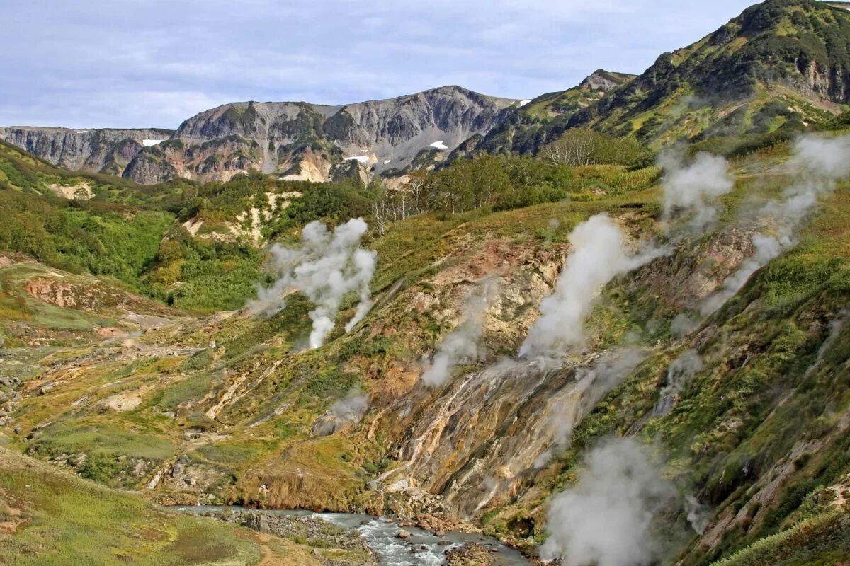 Малые гейзеры. Дачные источники малая долина гейзеров камчатка. Малая долина гейзеров камчатка. Долина гейзеров река гейзерная. Малая долина гейзеров камчатка.