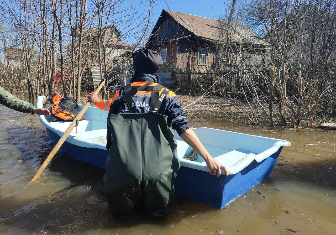 Паводок в башкирии 2024 год. Половодье защита. Наводнение в Башкирии. Паводок в Башкирии фото. Место заливания паводок.