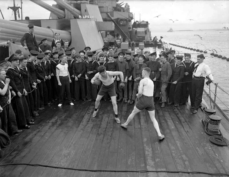 Моряки на палубе. HMS Anson 1940. HMS Anson (1860). Американские моряки.