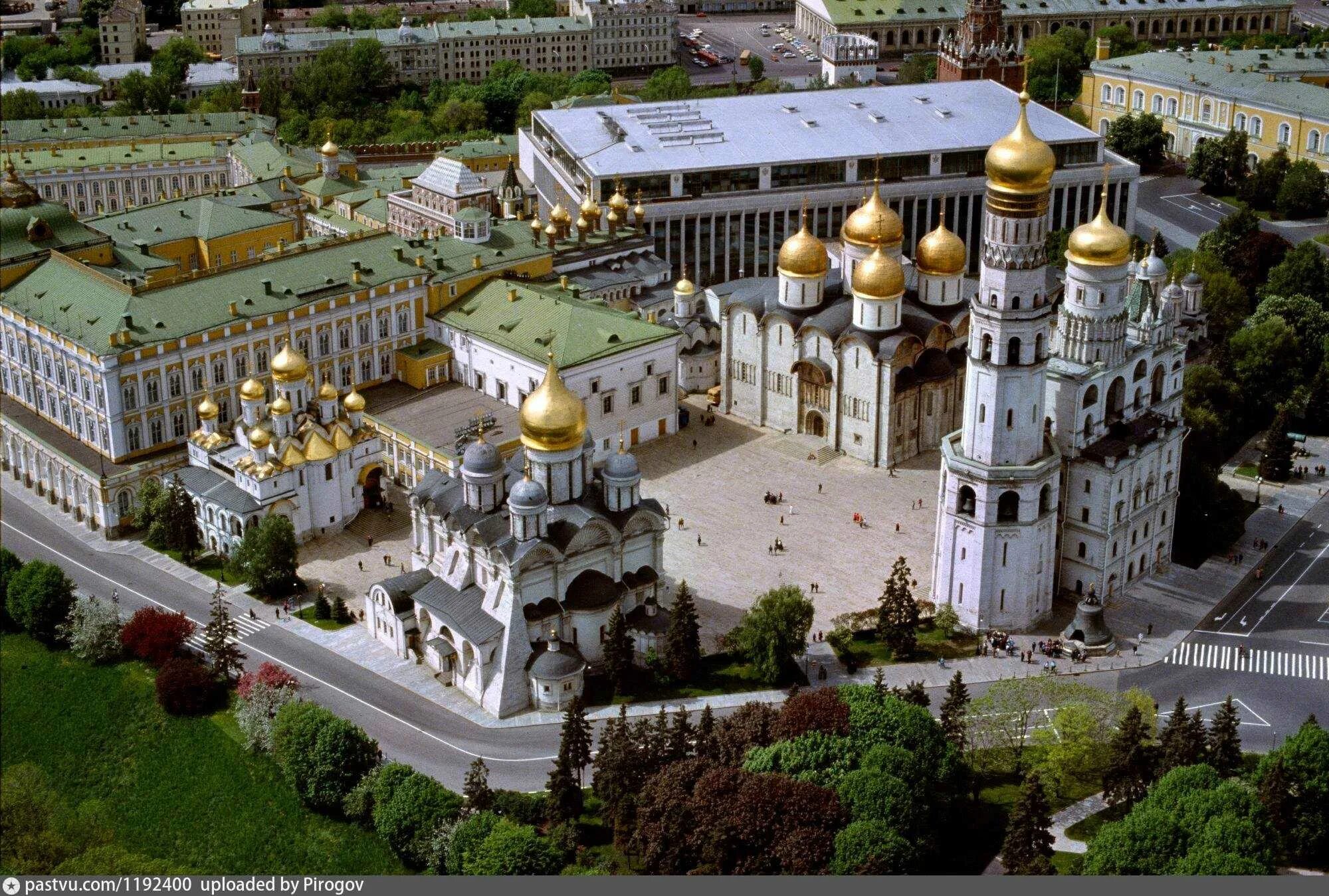 Соборная площадь Московского Кремля. Соборная площадь во Владимире.