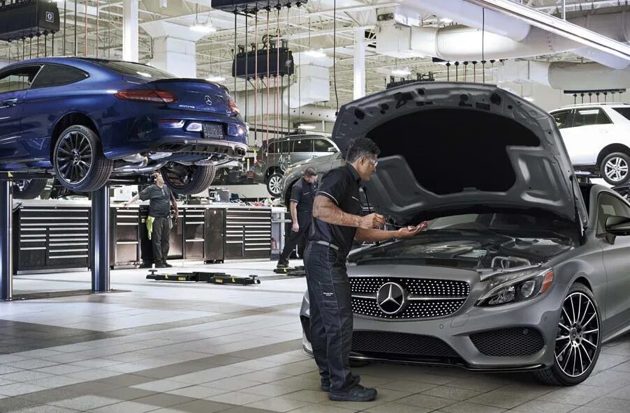 Mercedes cls 2012. Автосалоны цлс. Техобслуживание мерседес. Бремен завод мерседес-бенц. Mercedes-benz daimler.