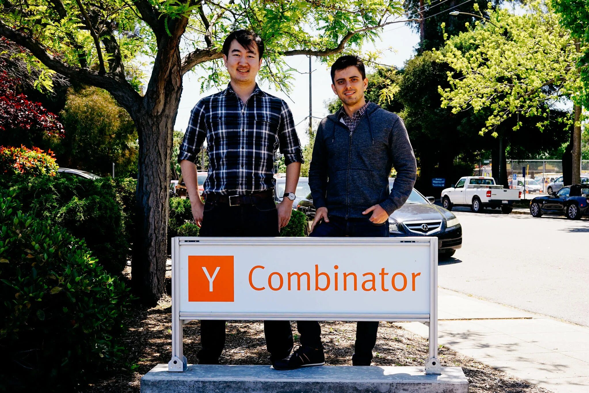 Продвижение сайта combinator. People ai компания. Y Combinator здание. Люди для ai. Reason Combinator бэкдропы.