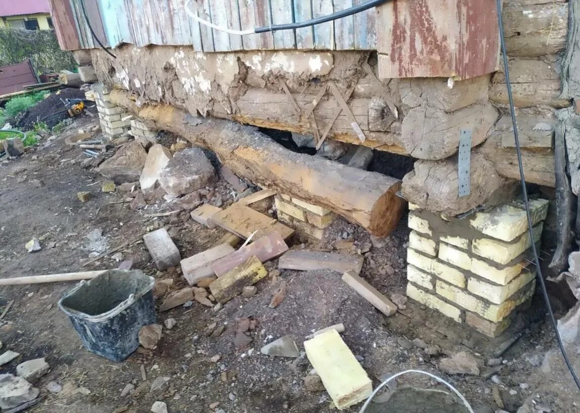 Сгнило бревно в деревянном доме