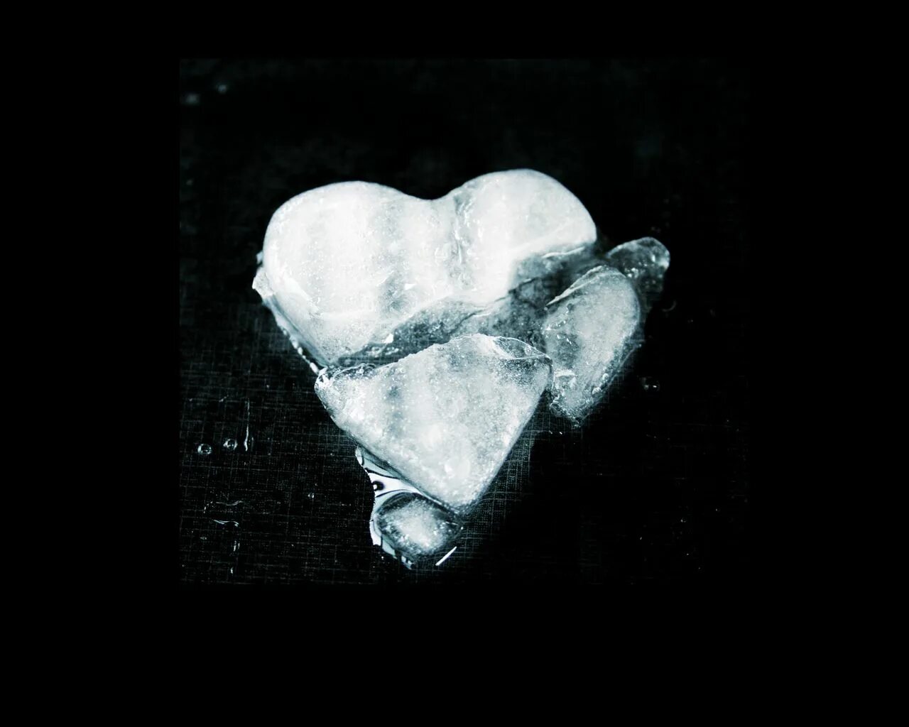 Тающее сердце. Разбитое сердце Эстетика. Сердце во льду.