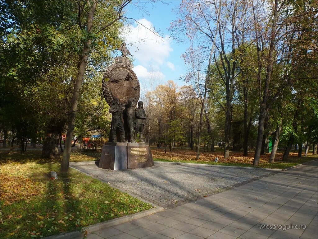 Сквер девичьего. Сквер девичьего поля хамовники. Парк девичьего поля хамовники. Зеленый остров москва. Парк девичьего поля хамовники.