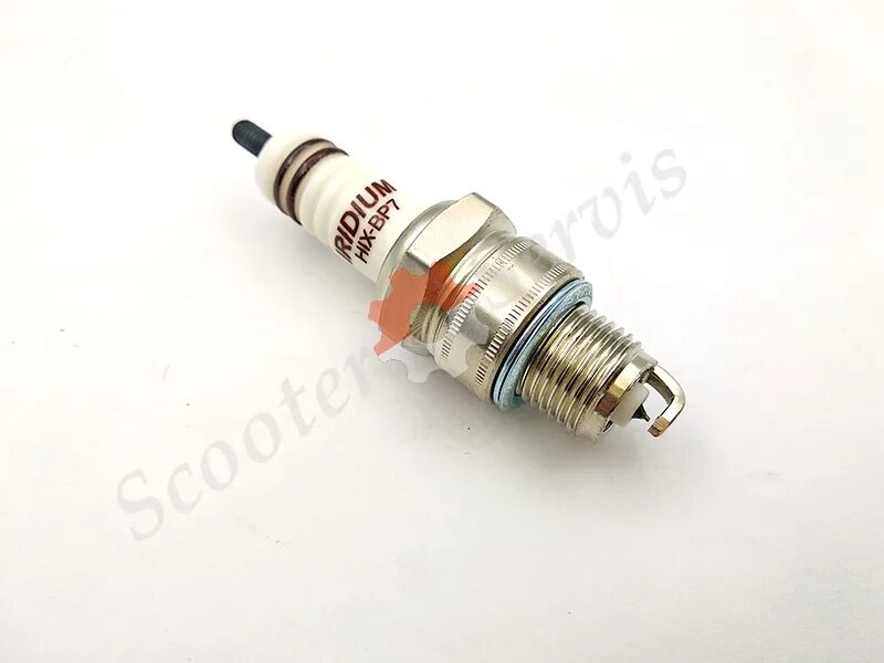 4х тактные свечи. Свеча на скутер 4х тактный 150. Свеча br2lm 5798 ngk арт. Свеча зажигания для скутера 4т 139qmb. Свеча зажигания redverg rd-f7tc для 4т двигателей, 21 мм.