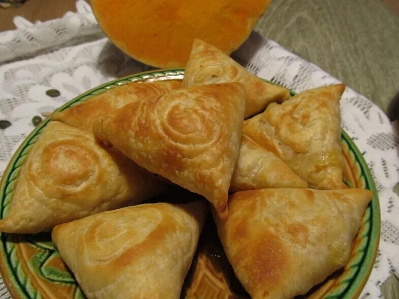 Самбуса с тыквой. Самса слоеная тандырная. Самса туйуу. Бичак самса. Джизакская самса.