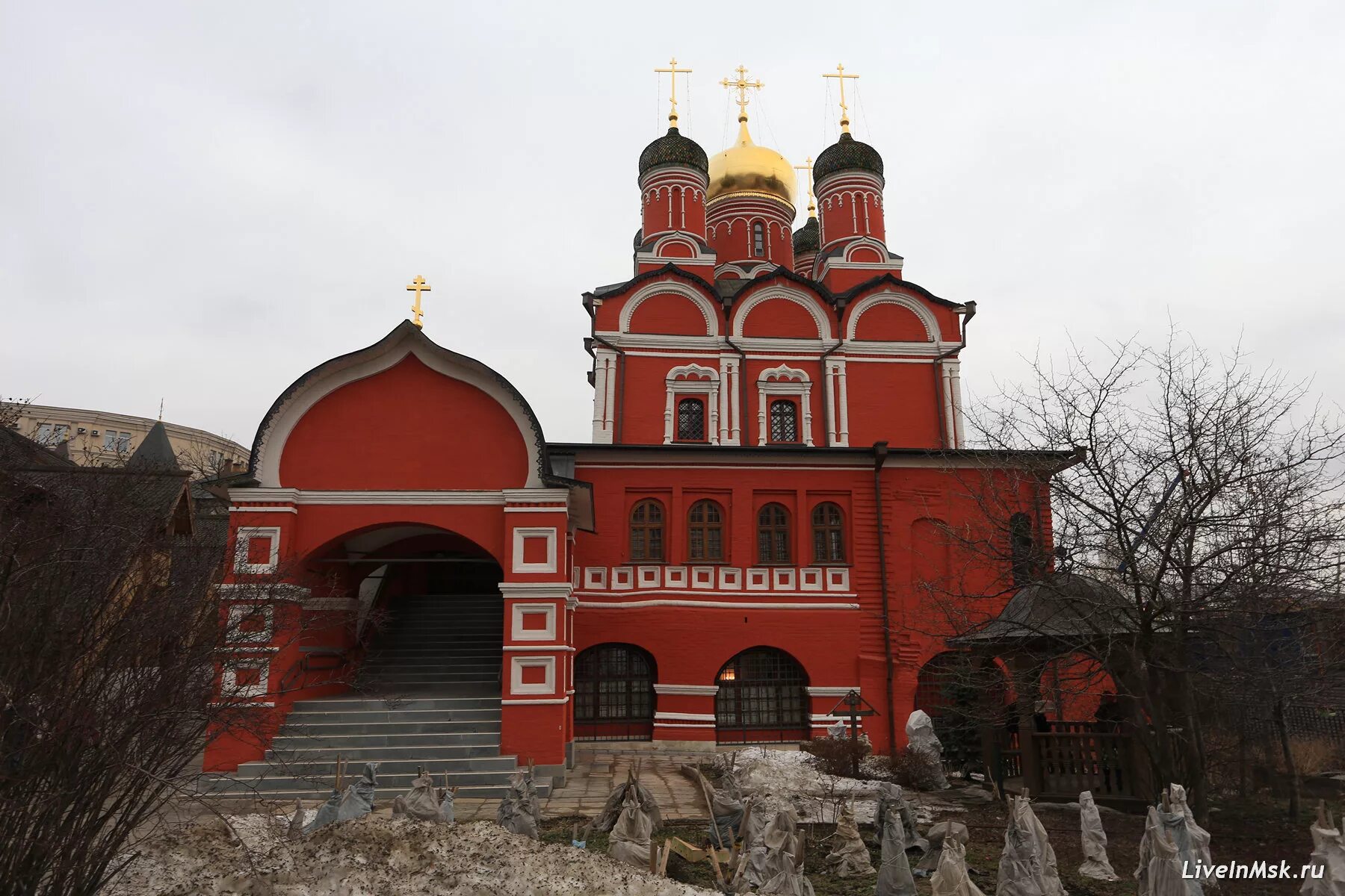 Знаменский монастырь сайт. Знаменский храм на Варварке. Знаменский монастырь Москва.