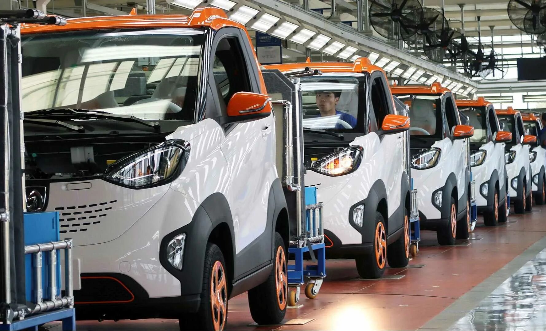 Электрокар фольксваген id3. Nissan leaf — электромобиль японского концерна nissan. Автомобилестроение тесла. Завод tesla. Производители электрокаров.