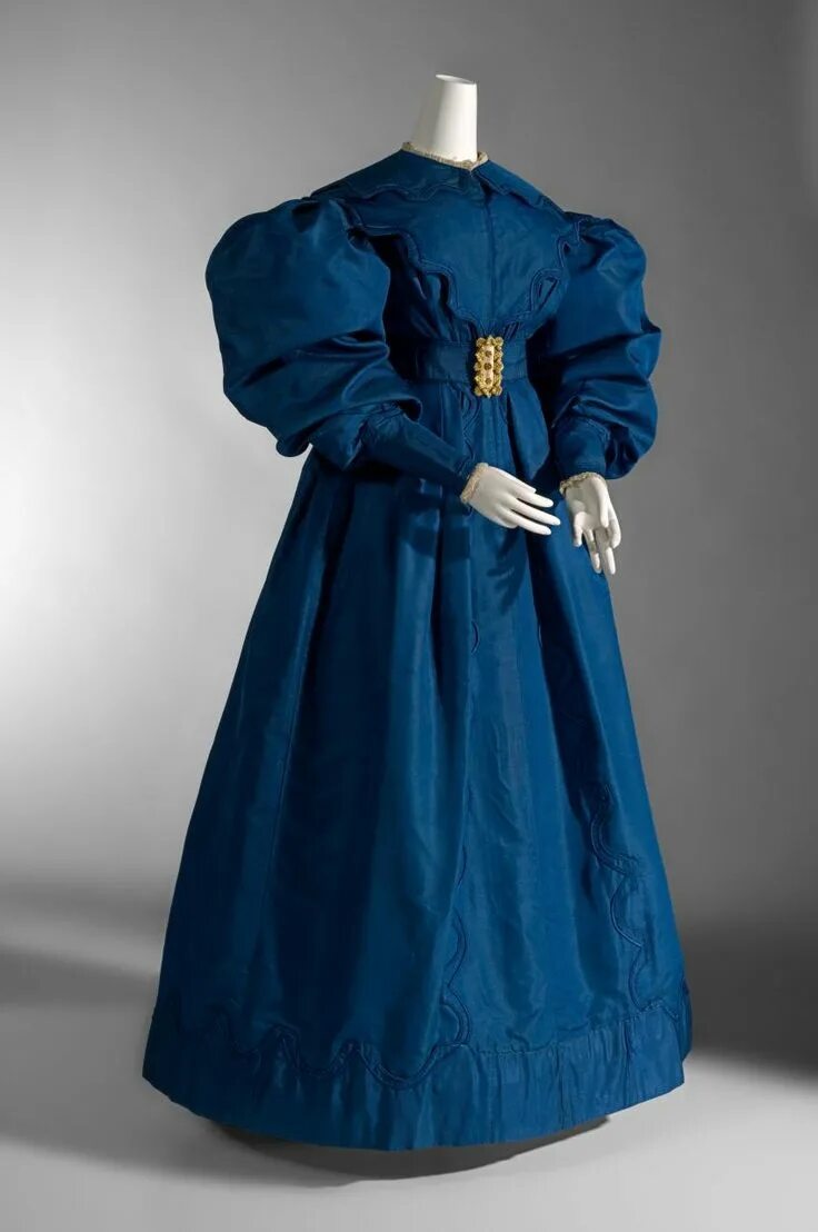 Капот платье. Платье с буфами на рукавах 19 век. Victorian Fashion 1830s. Буфы на рукавах платья 19 века. Платье 1830 год века.