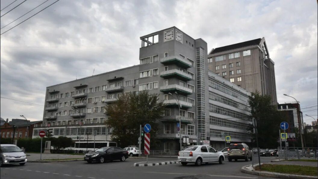 Памятники конструктивизма новосибирск. Конструктивизм новосибирск. Конструктивизм в архитектуре новосибирска. Новосибирск архитектура конструктивизм дом с часами. Дом под часами новосибирск.