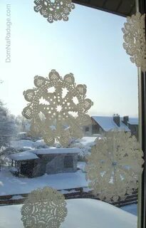 Снежинки из салфеток на окна