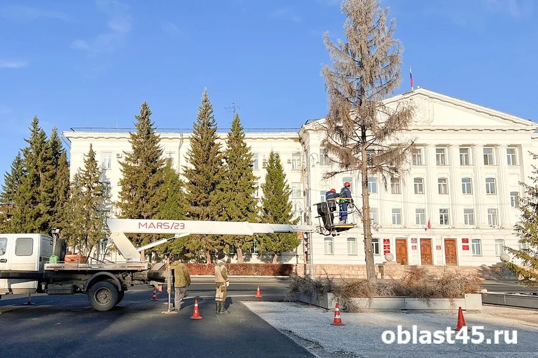 Таинственную крупную конструкцию монтируют на площади Ленина (ФОТО) - Новости Ха