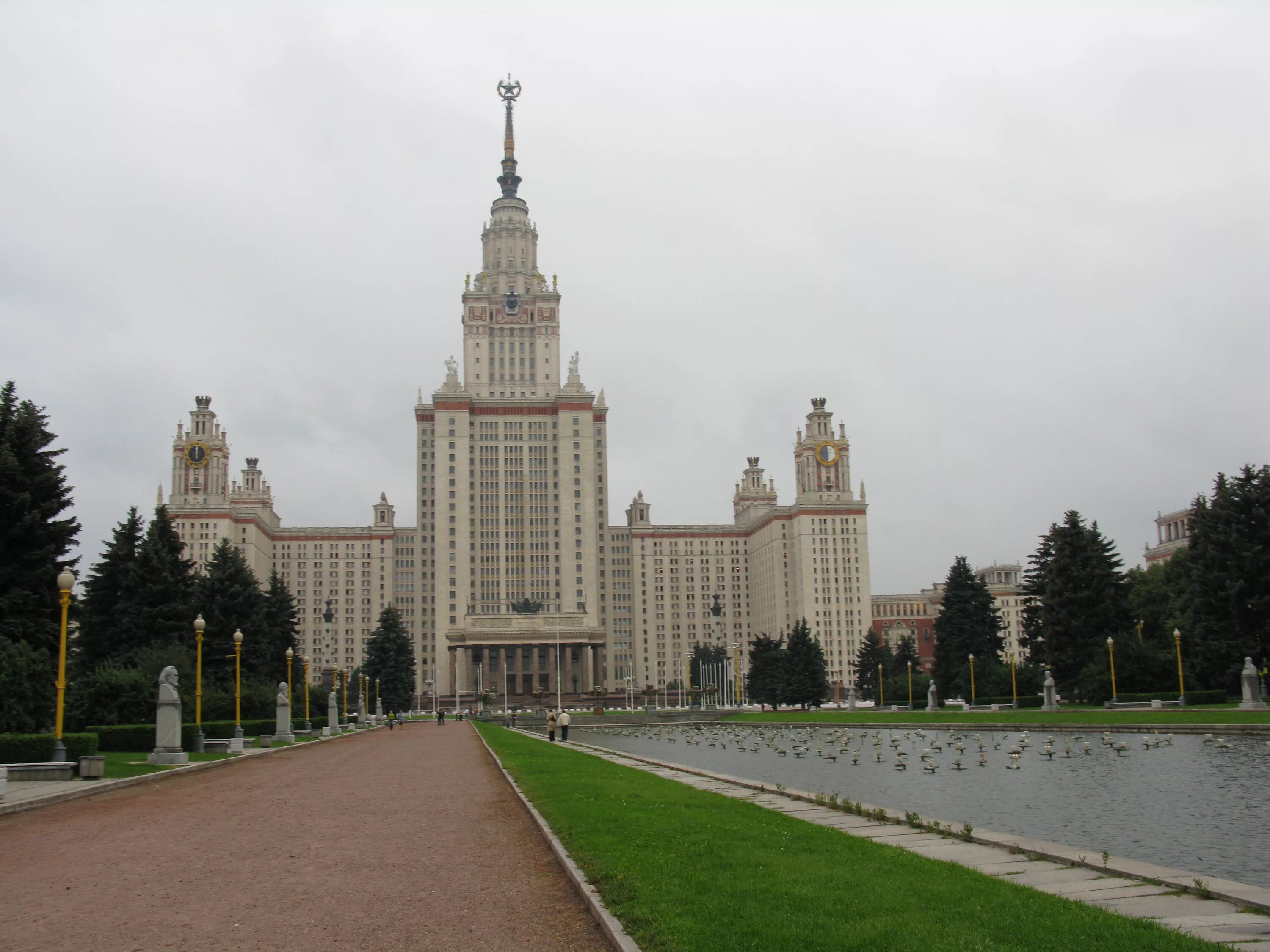 Площадь мгу. Московский государственный университет имени Ломоносова. Университет МГУ В Москве. МГУ 23. Главное здание МГУ имени м.в. Ломоносова.