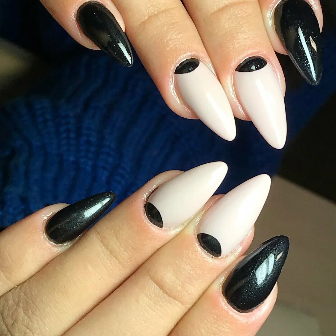 Готический стилет лаврухин ногти. Черные стилеты ногти. Острые ногти. Острые ногти. Черно острые ногти.