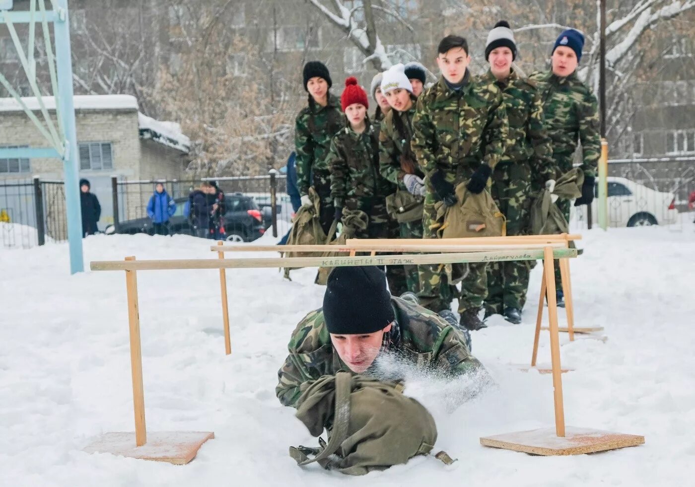 Зарница 23 февраля на улице. Зарница к 23 февраля в детском саду на улице. Зимняя Зарница. Военно-спортивные игры. Военно-спортивная игра зима.