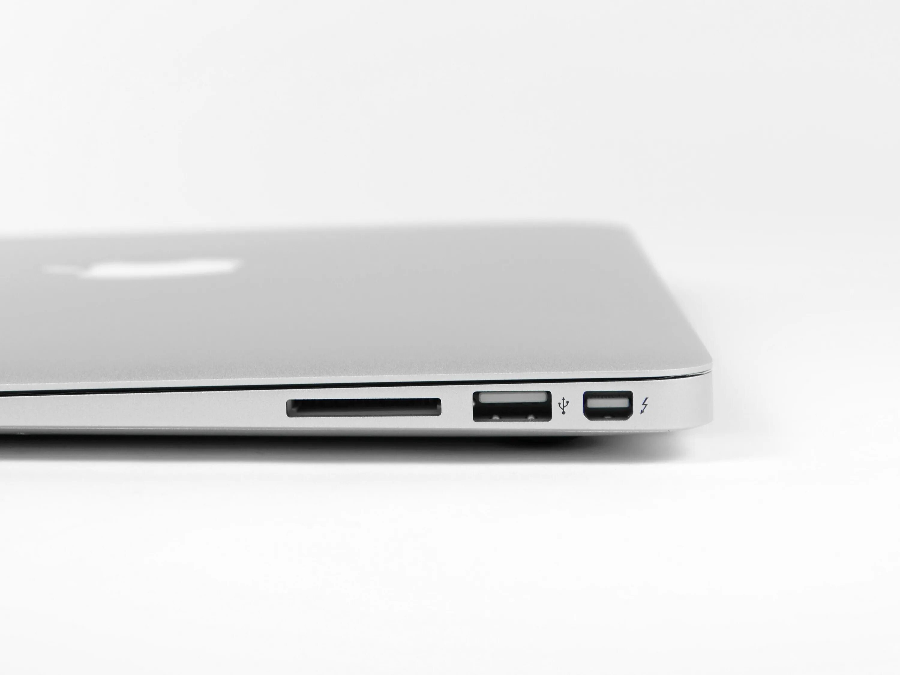 Ремонт macbook undefined. Макбук аир 2011 года. разъемы на макбук эйр 2011. macbook air 13 2011. macbook air 13 2012 разъемы.