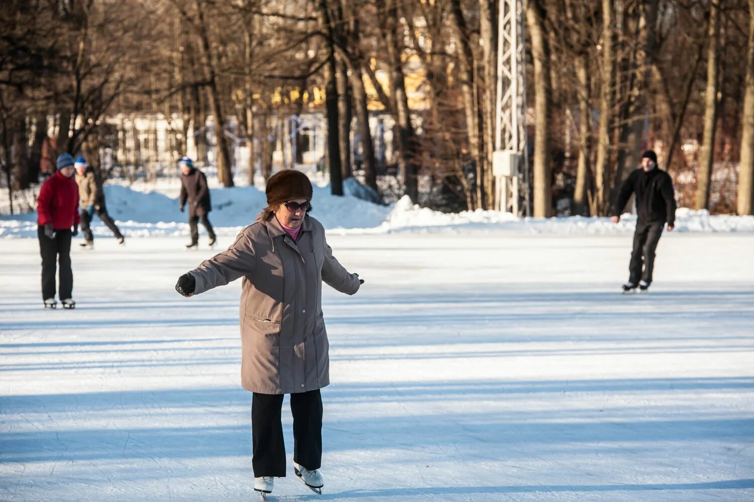 ЦПКИО им Кирова каток. Каток в ЦПКИО им. с.м. Кирова. Каток ЦПКИО Елагин. Каток ЦПКИО СПБ. Елагин каток купить