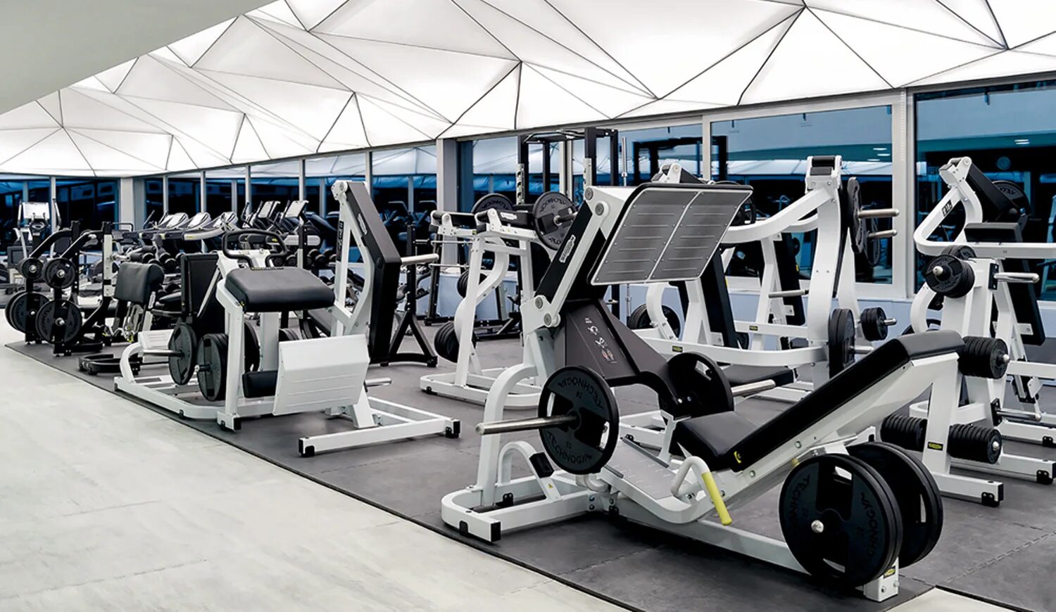 Спортзал джамбо новороссийск. Gym-gym фитнес клуб москва. Земляной вал 41с1 фитнес. Encore fitness москва сити. Самый тренажерный зал.