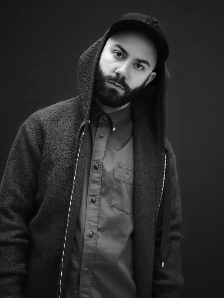 Woodkid guns for hire автор. Вудкид айрон. Woodkid песни. Woodkid golden age. Woodkid музыкант.