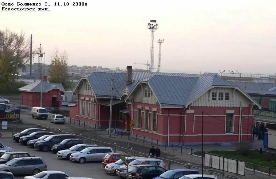 Жд станция новосибирск южный. Жд станция новосибирск южный. Станция новосибирск южный. Новосибирск-южный станция. Купол вокзала новосибирск-южный.