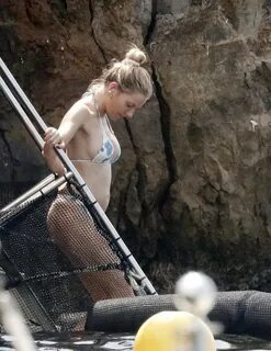 Sienna Miller 2023 : Sienna Miller - Seen in her hot bikini on vacation in ...
