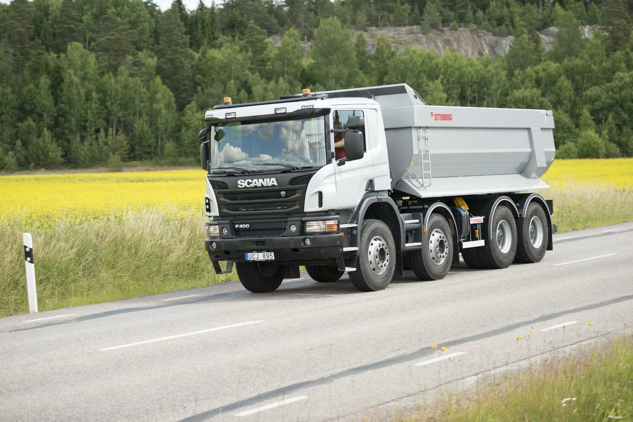 Scania p400. Scania p400 8x4. Скания p400 самосвал. Scania p400 8x4 шасси.