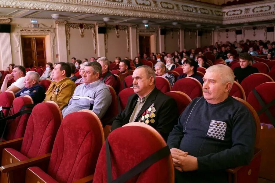 Подслушано усть катав скорбим и помним. Усть катавский техникум. трамук усть-катав семков собрание депутатов 2025. усть катав квн новая волна. трамук усть-катав спорт усть-катав 2025.