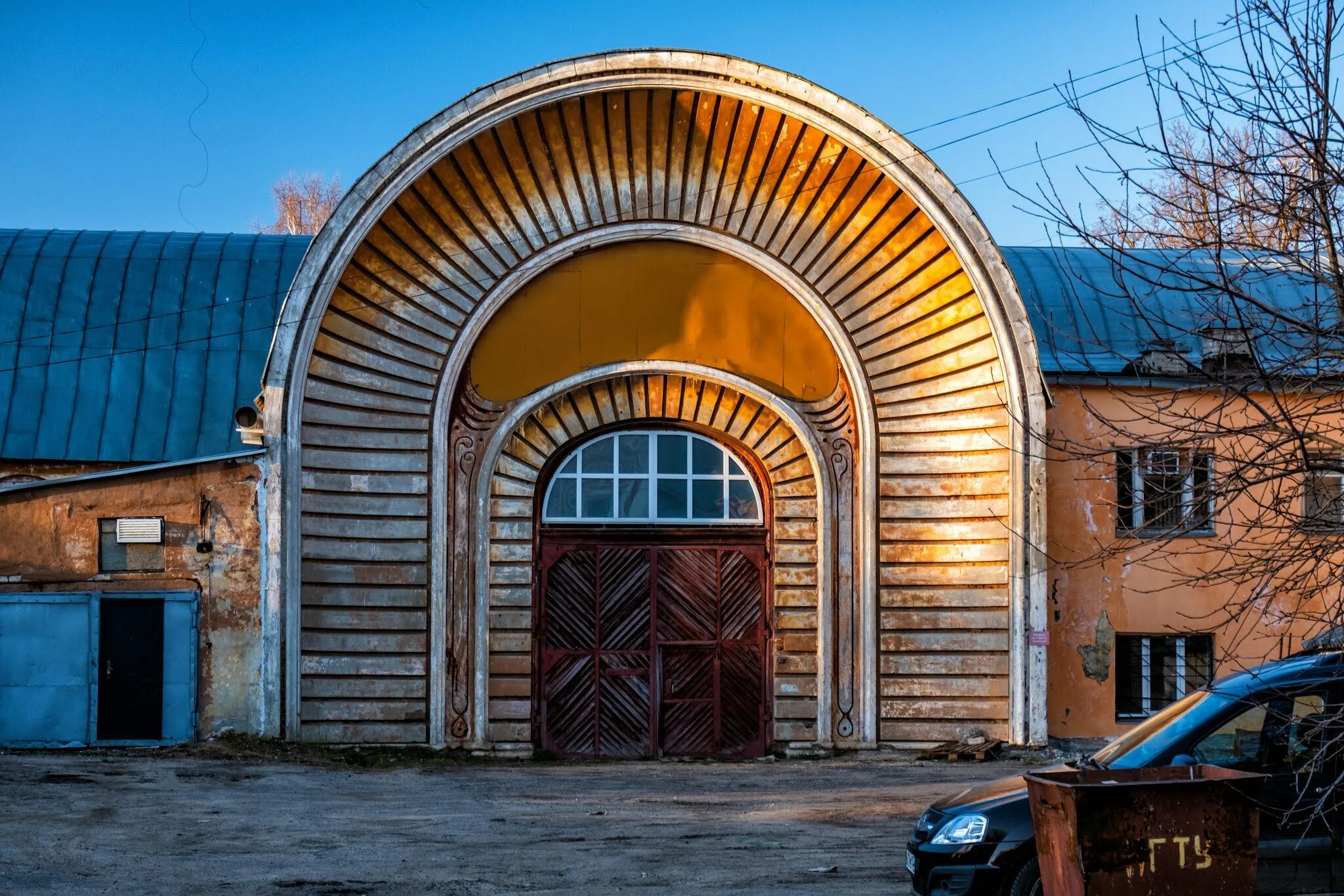 Нижний конюшни. Конюшня Башкировых Нижний Новгород. Усадьба Башкировых Нижний Новгород. Нижний Новгород усадьба Башкирова конюшни. Лофт конюшня Нижний Новгород.