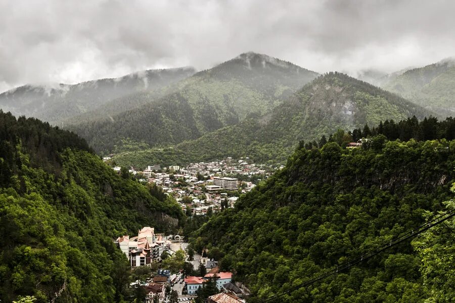 Юг грузии. Курорт Менджи в Грузии. Курорт Менджи Грузия Цхакая. Курорт Менджи Грузия Сенаки. Грузия Менджи санаторий.