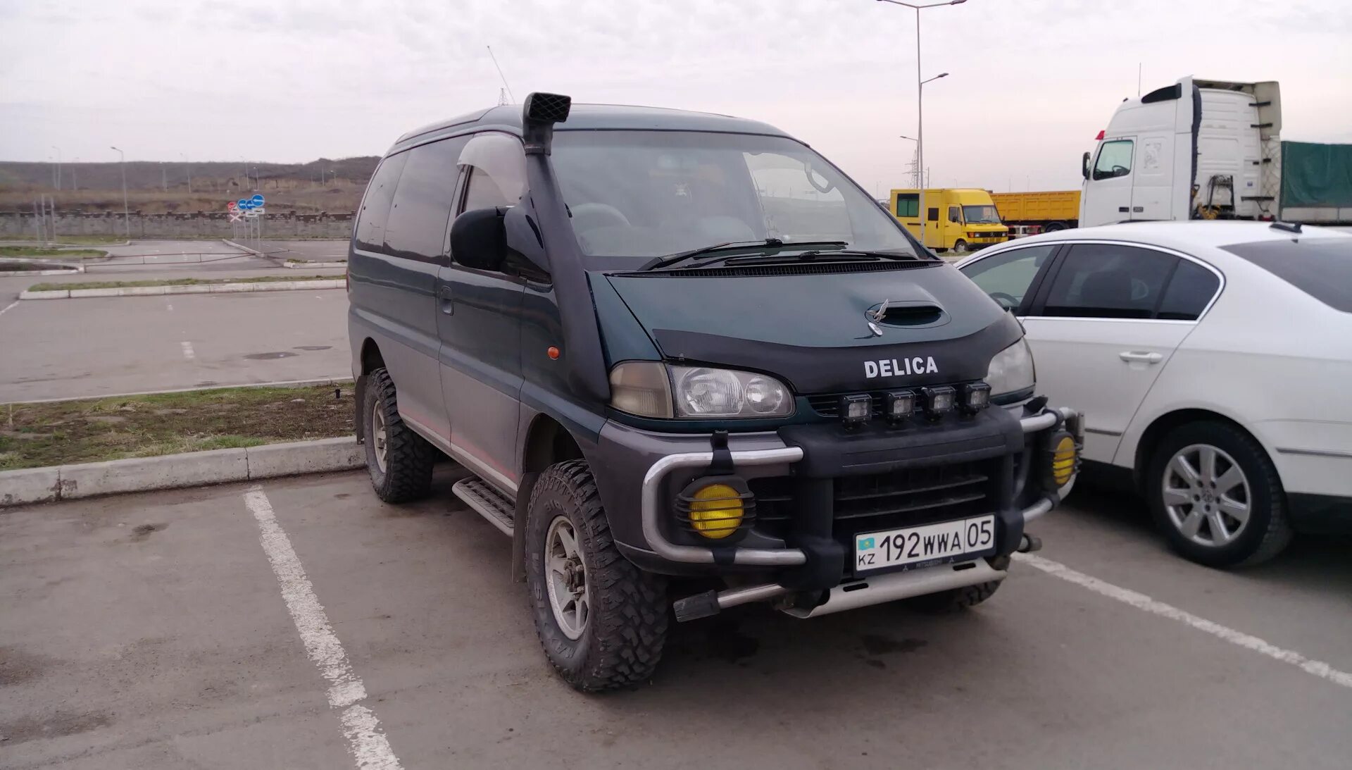 Делика l400. Мицубиси Делика l500. Мицубиси Делика л400. Mitsubishi Delica d:2.