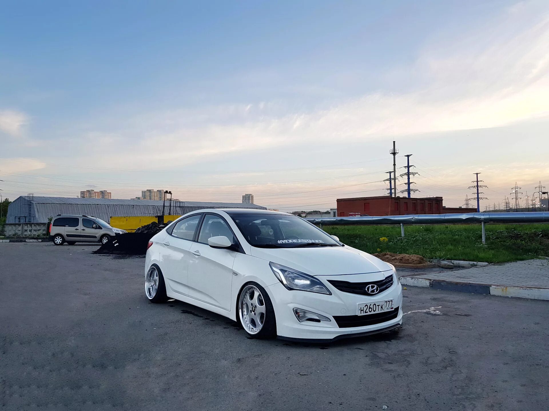Работа солярис. Hyundai solaris sd 17. солярис 1 stence. хендай солярис стенс. solaris hyundai белый r17 вертушки.
