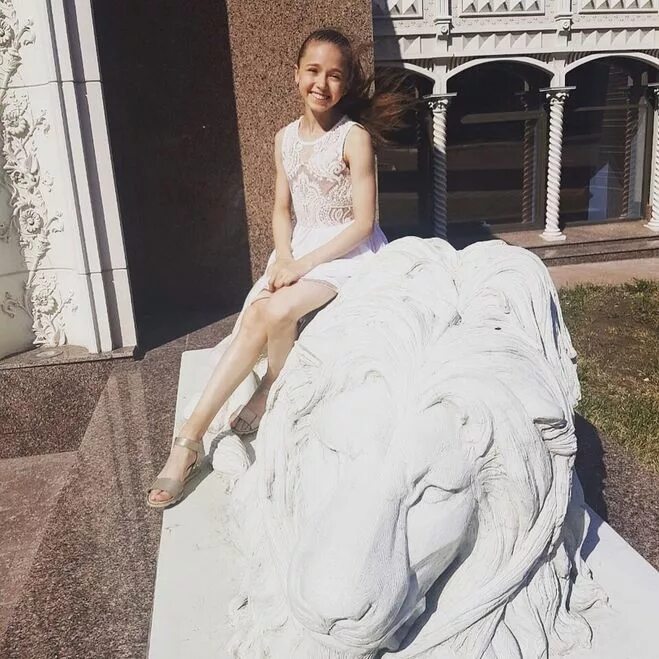 платья для фигурного катания камила валиева. ноги камиллы валиевой. камила валиева фигуристка 2022. ноги камиллы валиевой. камила валиева падение.