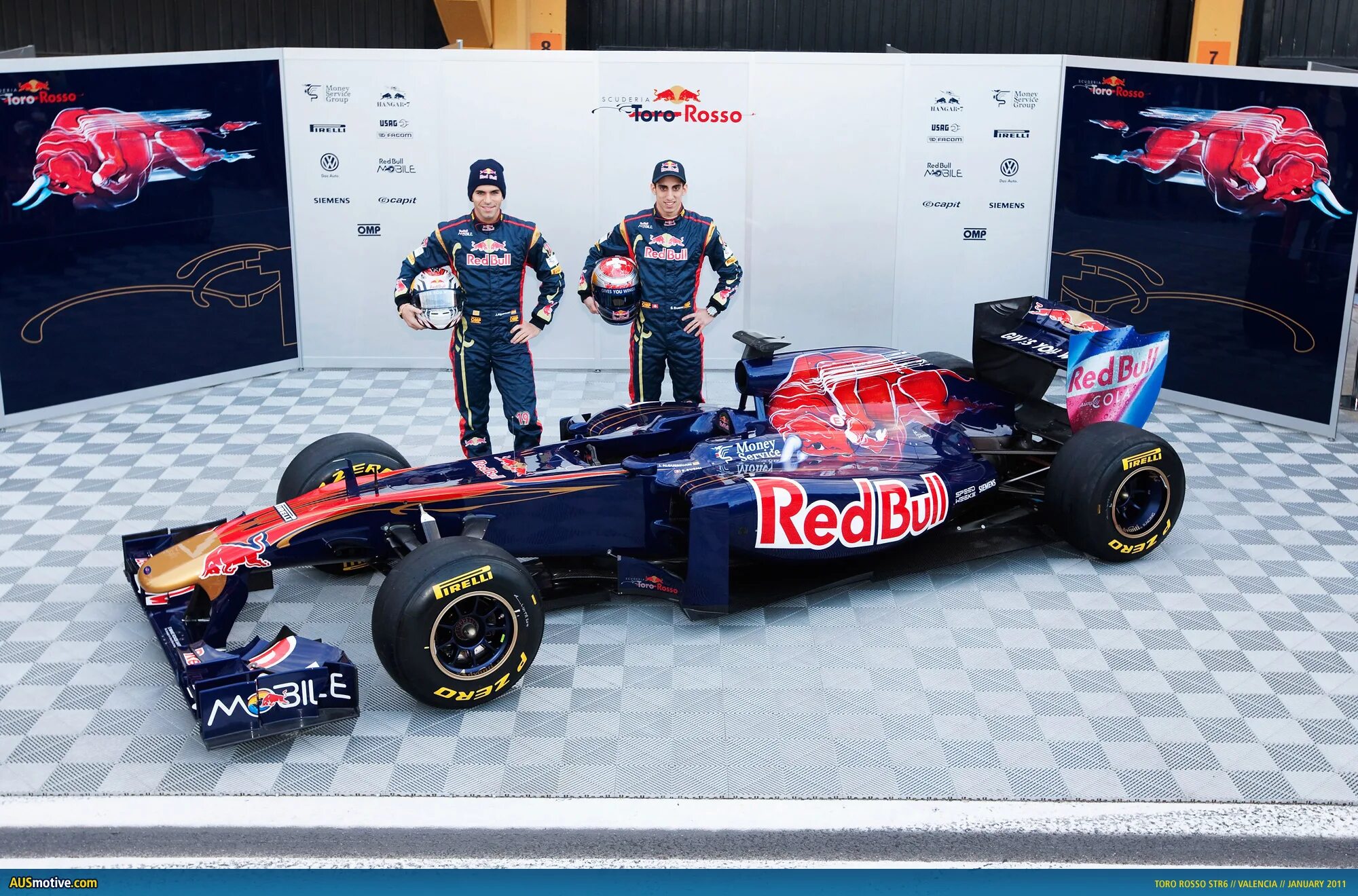 Формула 1 торо россо болиды. Ф1 2011 торо россо. Toro rosso 2019. Toro rosso f1. Toro rosso 2010.