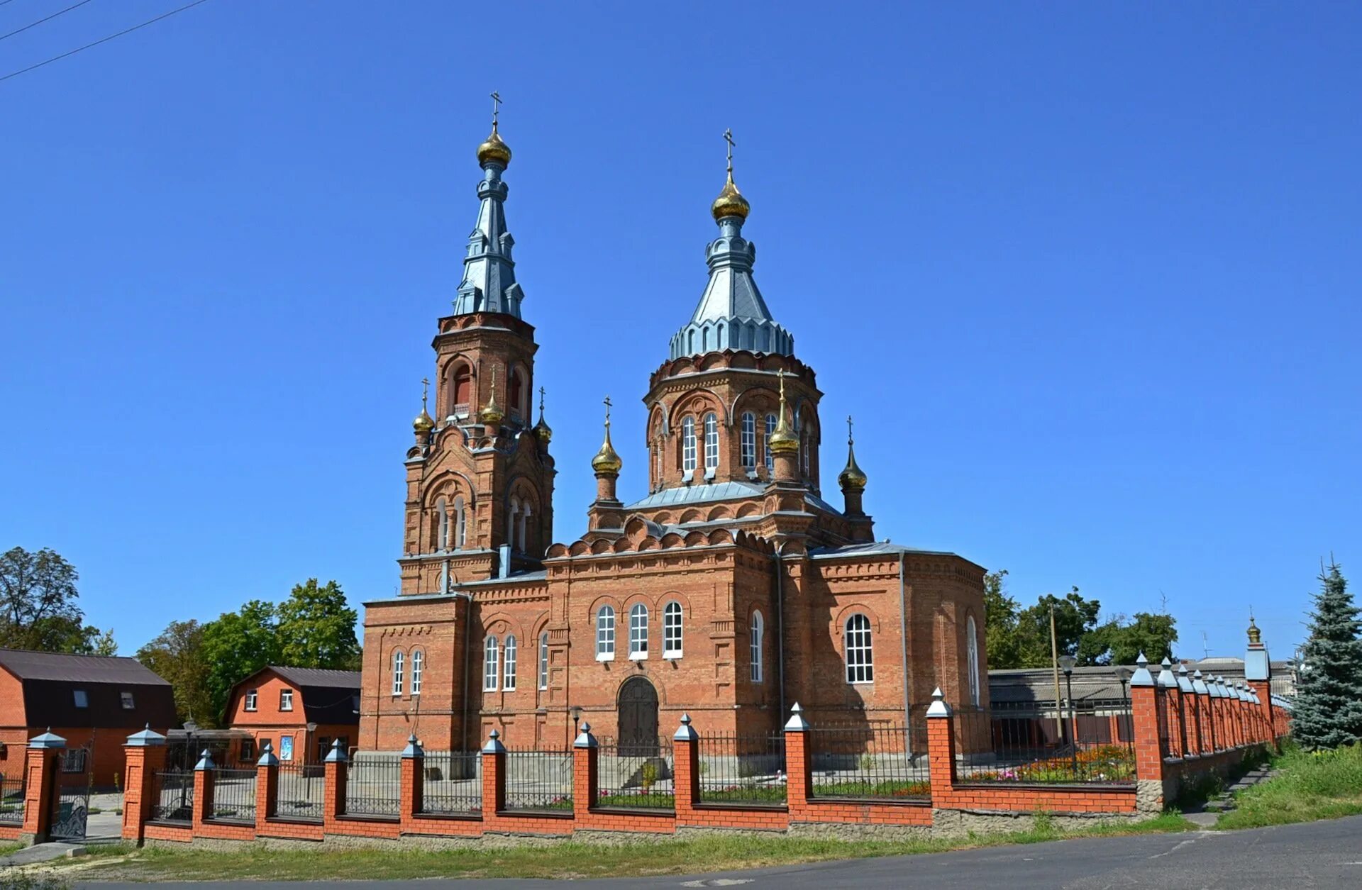 Никольский храм Льгов. Храм Льгов Курская область. Церковь во Льгове Курской области. Башня Шамиля во Льгове.