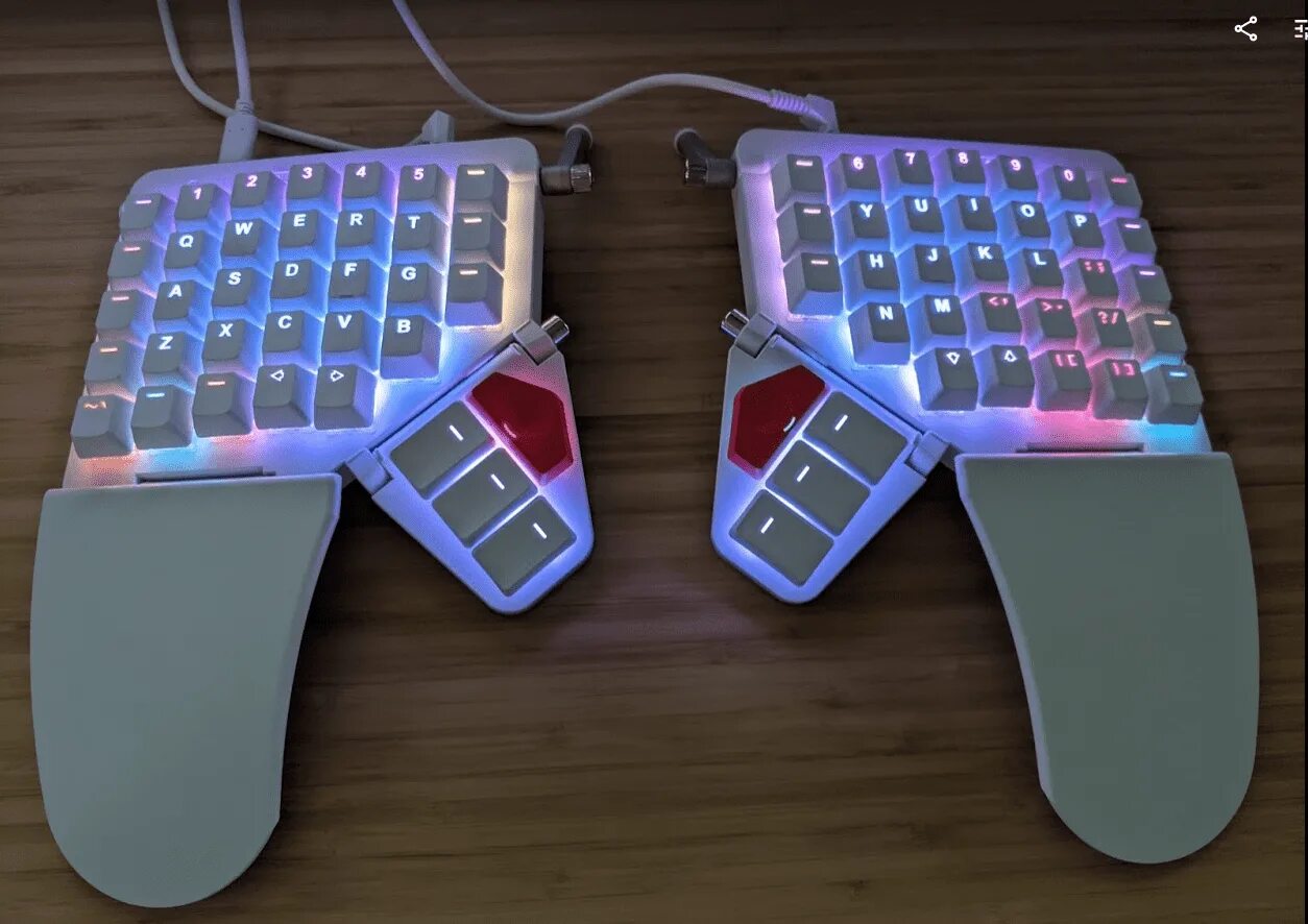 Corne keyboard. Moonlander клавиатура. moonlander mk1. ортолинейная клавиатура. corne клавиатура.