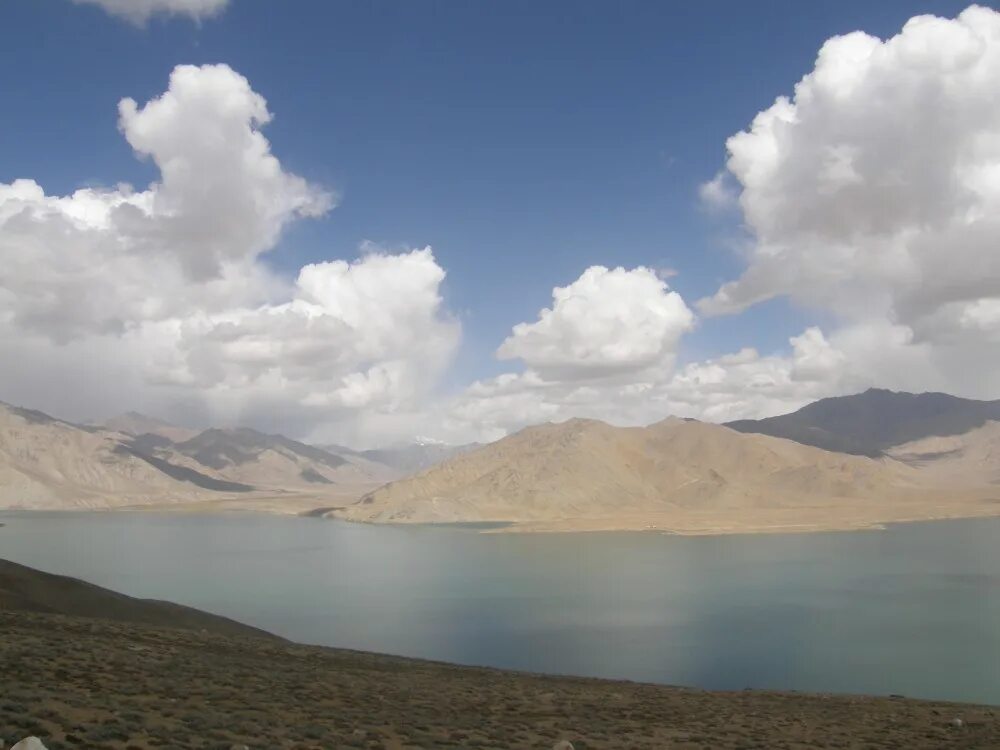 Восточный Памир. Сарезское озеро. Оз. Восточны дунтинг. Озеро Сарез фото.