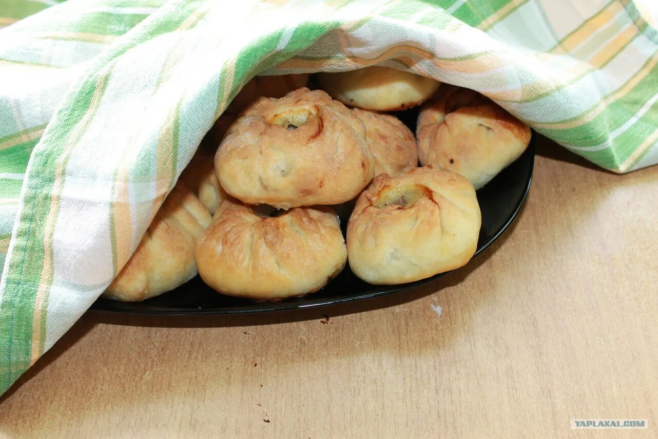 Беляши тесто. Вак бэлиш башкирский. башкирская кухня вак бэлеш. башкирский вак беляш тесто. татарские беляши в духовке.